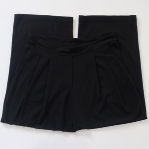 Lululemon black wide leg cropped workout pants